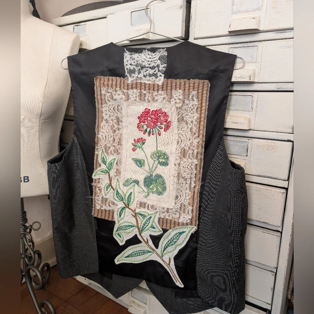 Upcycled Vest w floral embroidery piece, vintage lace, Boho Hippie HANDMADE ITEM - Picture 5 of 5